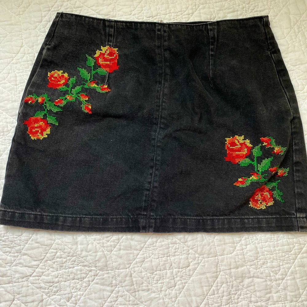 Top shot denim skirt